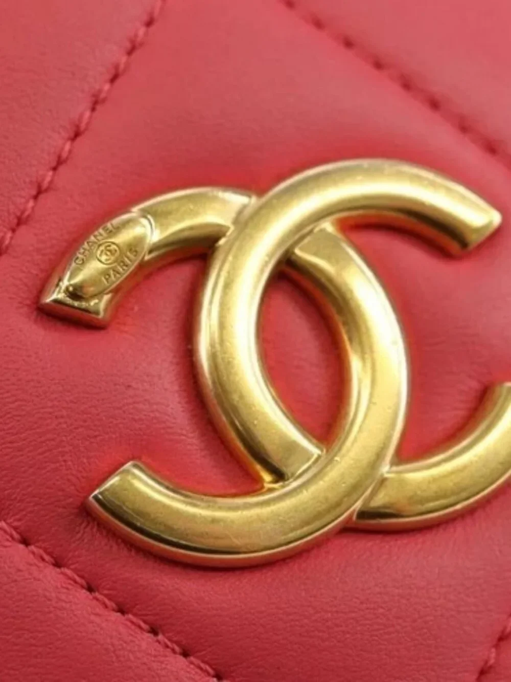 CHANEL brand	chanel color	pink